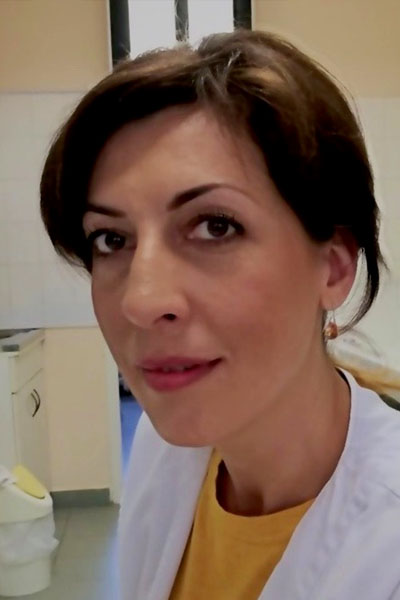 dr Tóth Veronika